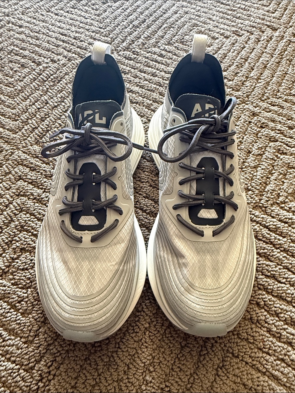 APL women’s size 6 Lightweight Running Sneakers
